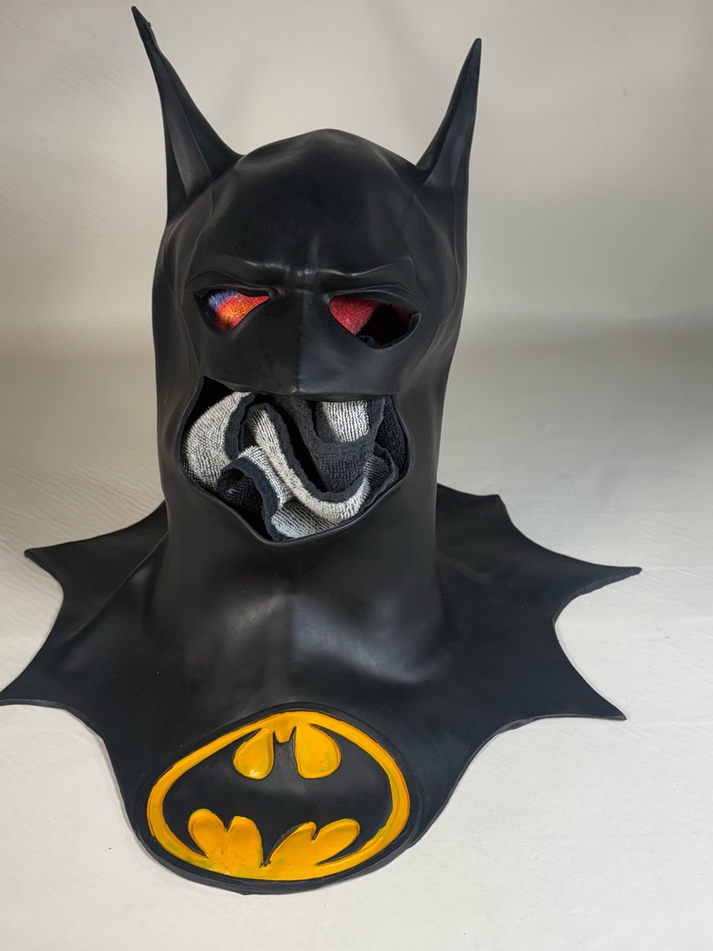 Vintage Batman Returns Rubber Cowl Mask W/Emblem 1992 DC Comics Michael Keaton